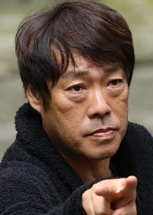 Tanaka Mitsutoshi in Kewaishi Japanese Movie(2002)