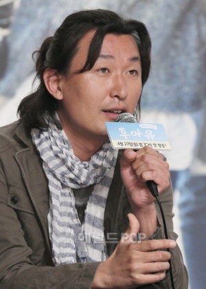 Baek Sang Hoon in Descendentes do Sol Korean Drama(2016)