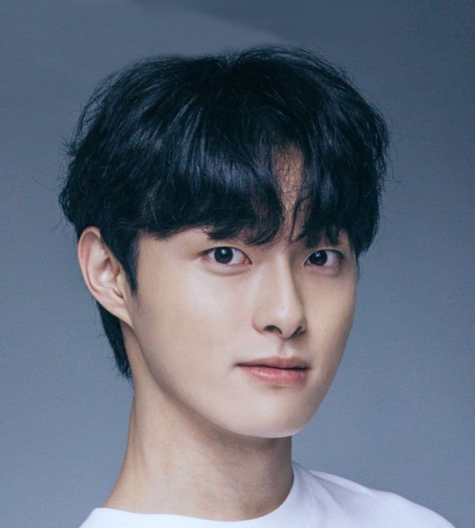 Yoon Chan Young Talks About How He Got Cast For “All Of Us Are Dead,” His  Ideal Type, And More