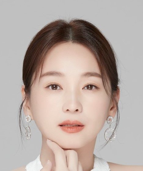 June Tsai (六月) - MyDramaList