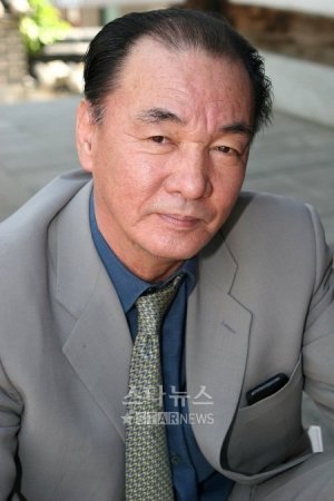 Doo Yong Lee