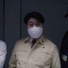 Red Mask KF94 Korean Movie photo