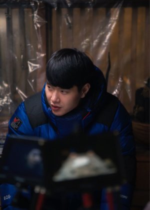 Yun Je Kwang in Stranded Korean Movie(2018)