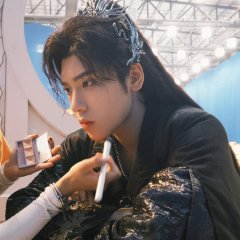Wang Zi Yi photo