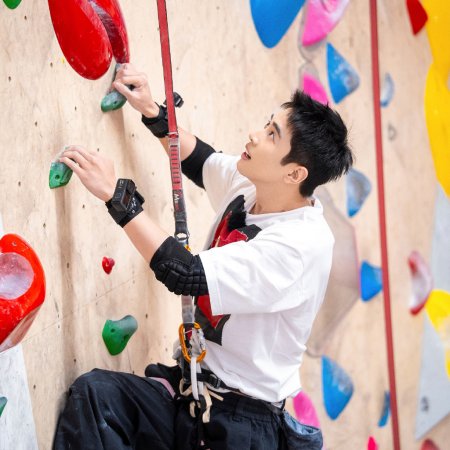 Sunshine Market (2025)