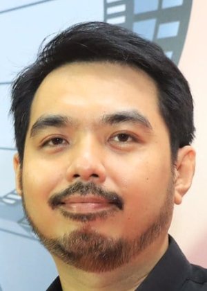 Jan Puchong Tuntisungwaragul in Club Sapan Fine Thai Drama