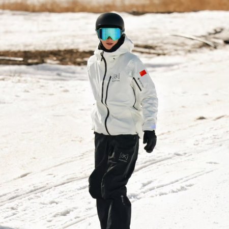 Ski into Love (2025)