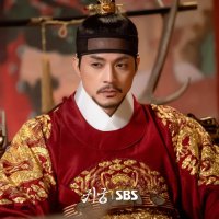 ummmm WHO DIS SEXY KING?? 👀 #TheHauntedPalace