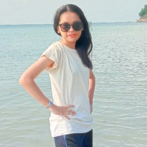 Eva Juliana Lee