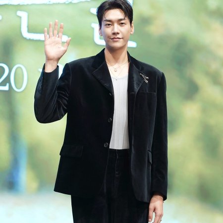 Walking on Thin Ice (2025)