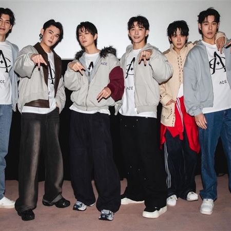 A Controversial Entertainer ()